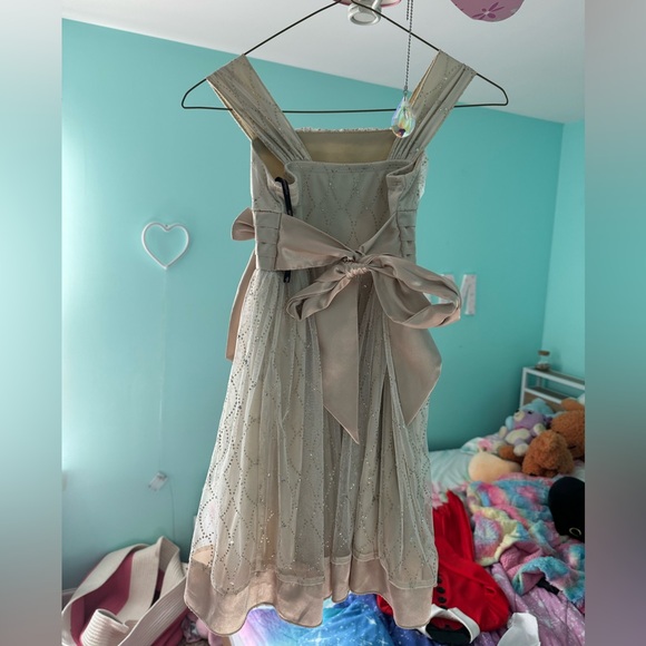 Sleeveless Gold Dress - Girls 7 - Picture 2 of 5